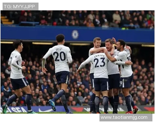 英超曼联主场大胜热刺，卢卡库梅开二度助球队跻身前四